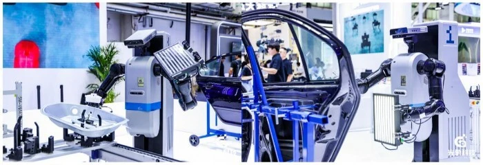 Quality inspection in one hand, solder in the other: Guangxiang Technology’s Phi-Bot X1 debuts dual-station cyclic operation. Quality inspection in one hand, solder in the other: Guangxiang Technology’s Phi-Bot X1 debuts dual-station cyclic operation.
