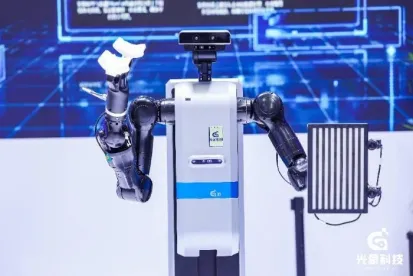 Quality inspection in one hand, solder in the other: Guangxiang Technology&rsquo;s Phi-Bot X1 debuts dual-station cyclic operation.